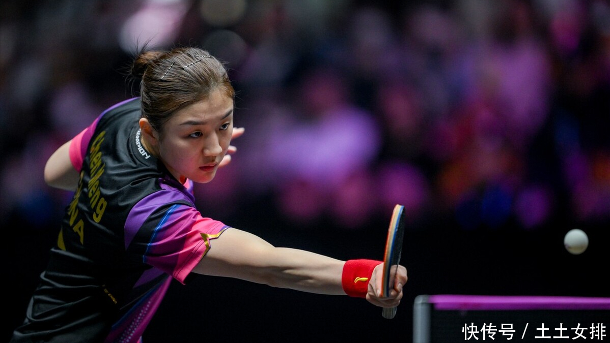 通过双翼的 通过双翼的